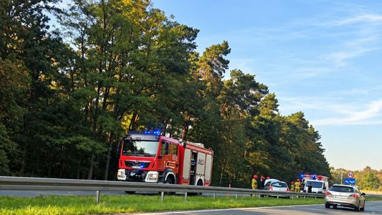 Wypadek na kędzierzyńskiej obwodnicy. Ranny kierowca "dostawczaka" trafił do szpitala