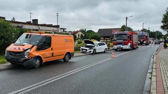 Wypadek w Bierawie. Kobieta i dziecko trafili do szpitala