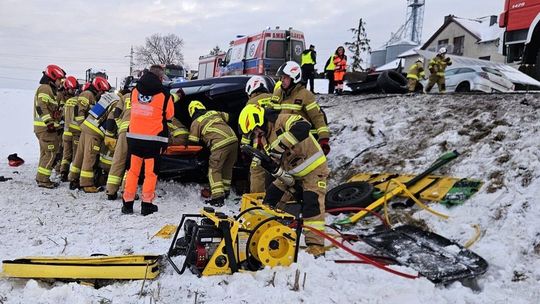 Wypadek z udziałem trzech samochodów na drodze krajowej 45 w Polskiej Cerekwi