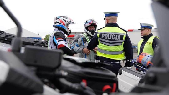 Wzmożone kontrole policji na naszych drogach. Nie będzie taryfy ulgowej. ZDJĘCIA