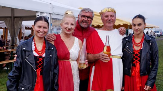 XIII Dzień Wina dobiega końca. Szlachetny trunek pieścił podniebienia. ZDJĘCIA