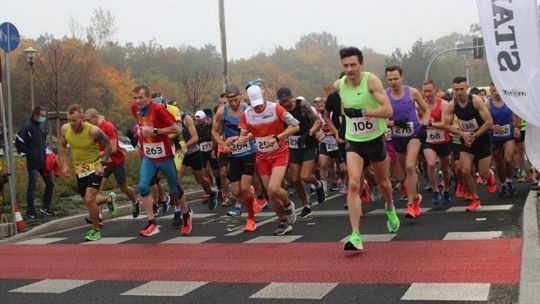 XVIII Maraton Odrzański i IV Minimaraton pamięci Jana Pawła II. Zdjęcia i wyniki