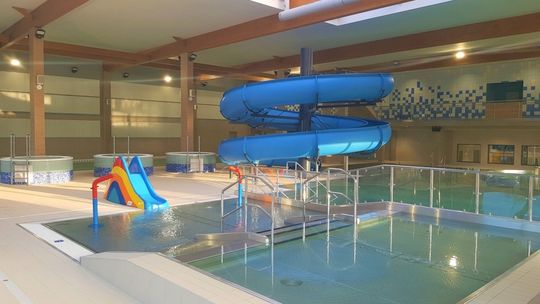 Zawody w zjeżdżaniu rurą "ślizg na czas" w Wodnym oKKu