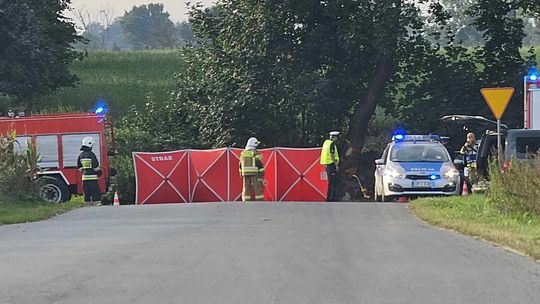 Śmiertelny wypadek drogowy przy zjeździe na były poligon w Pociękarbiu