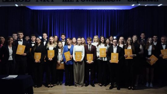 Z dumą pożegnali młodych fachowców, wspierając ich drogę ku przyszłości. ZDJĘCIA