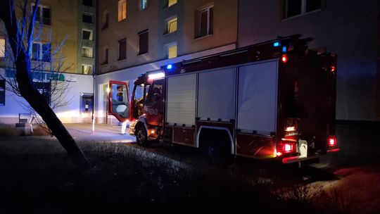 Z mieszkania wyciekała woda, a w oknach świeciło się światło