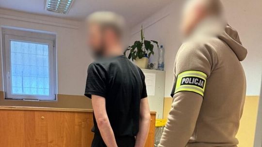 Z nożem w ręku napadał na sklepy w Kędzierzynie-Koźlu. 34-latek może trafić do więzienia na 20 lat Z nożem w ręku napadał na sklepy w Kędzierzynie-Koźlu. 34-latek może trafić do więzienia na 20 lat