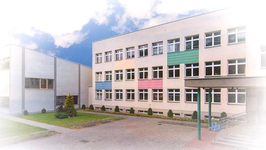 Alarm bombowy ogłoszono w PSP nr 16 w Kędzierzynie-Koźlu Alarm bombowy ogłoszono w PSP nr 16 w Kędzierzynie-Koźlu