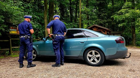 Z sądowym zakazem i bez uprawnień. 33-latek jechał audi pod wpływem narkotyków