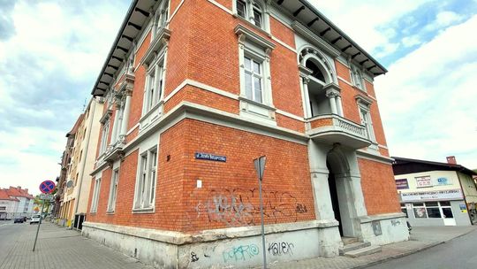 Zabytkowy budynek po bibliotece sprzedany. Wiemy co w nim będzie