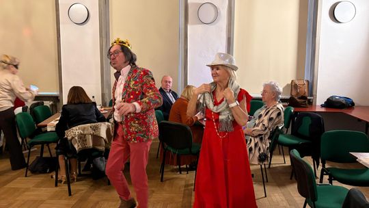 Zamiast siedzieć na wykładzie, porwał ich parkiet. ZDJĘCIA Zamiast siedzieć na wykładzie, porwał ich parkiet. ZDJĘCIA