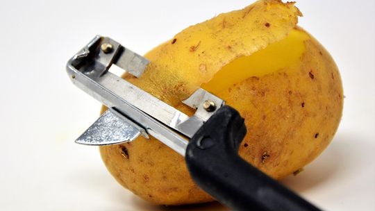 Zamówił miernik do samochodu, a w paczce dostał obieraczkę do warzyw