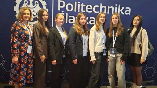 Zanieczyszczenie wód i gleb Kanału Gliwickiego. Uczennice ze Sławięcic zakończyły dwa projekty