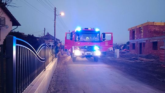 Zapaliła się sadza w kominie. Konieczna była interwencja strażaków