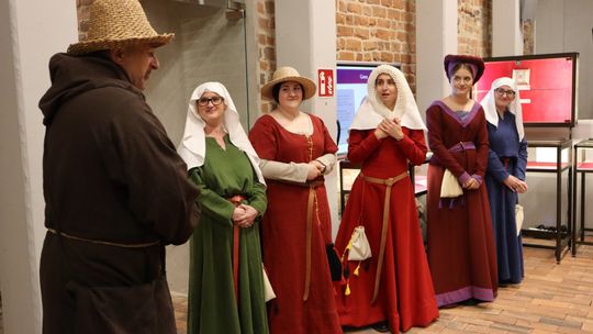 Zaprezentują średniowieczną modę. Tak wyglądała garderoba sprzed kilkuset lat