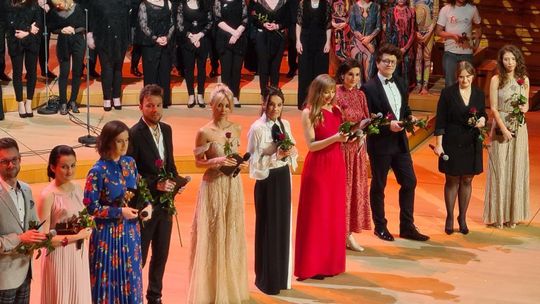 Zaśpiewała u boku m.in. Piotra Kupichy, Kasi Moś czy Renaty Przemyk