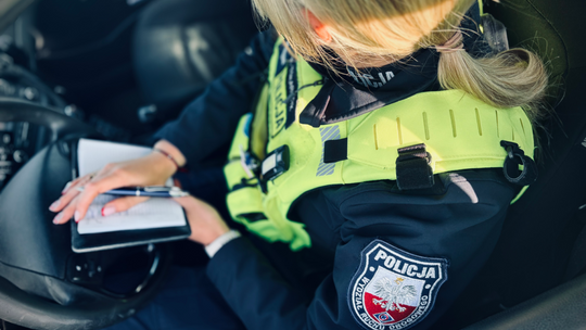 Zatrzymano kierowcę z zakazem prowadzenia pojazdów, który był również poszukiwany