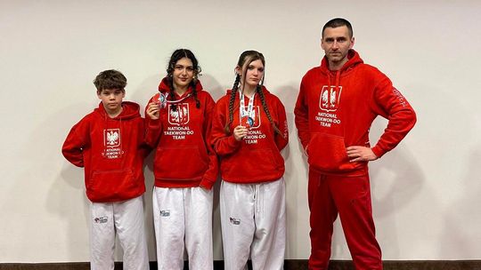 Zawodnicy z Kędzierzyna-Koźla na podium zawodów taekwon-do Flanders Cup