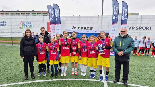 Piłkarki z PSP nr 5 zagrają w wielkim finale turnieju „Z Orlika na Stadion”. ZDJĘCIA