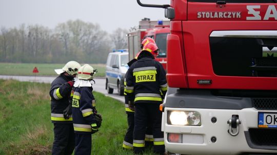 Zdarzenie drogowe na DW 426. Kierowca samochodu trafił do szpitala