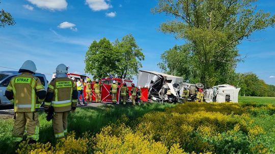Zderzenie dwóch ciężarówek na DK 40. Jeden kierowca nie żyje, drugi trafił do szpitala foto: OSP Gościęcin