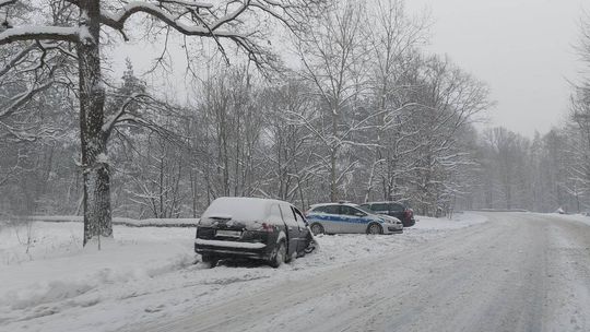 Zderzenie dwóch osobówek na drodze wojewódzkiej nr 408
