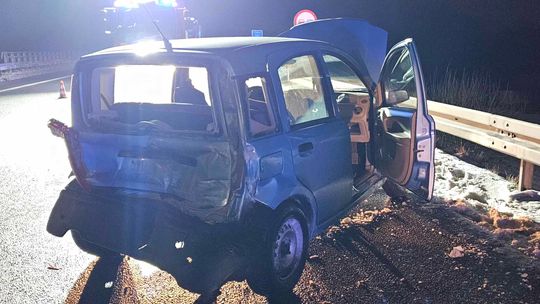 Zderzenie dwóch osobówek na obwodnicy. Jeden z kierowców był pijany