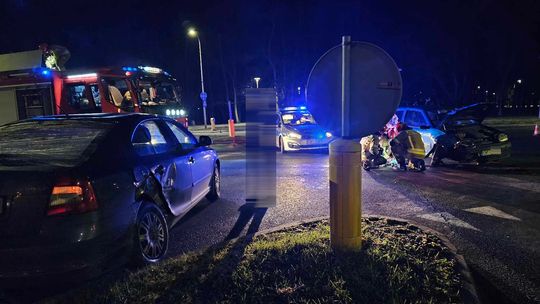 Zderzenie dwóch osobówek na skrzyżowaniu al. Lisa z ul. Krzywoustego