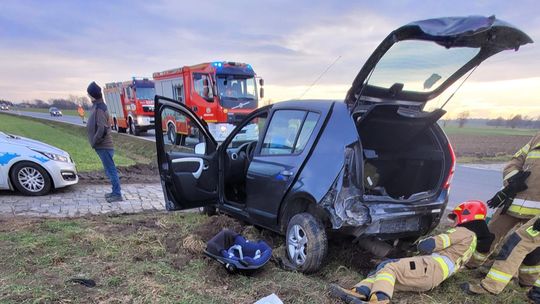 Zderzenie dwóch samochodów na DK45 w Mechnicy