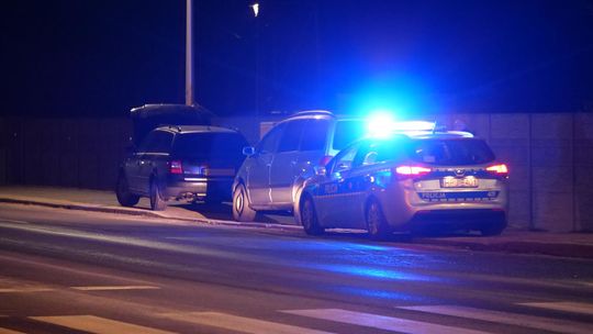 Zderzenie dwóch samochodów osobowych na osiedlu Piastów