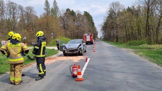 Zderzenie dwóch samochodów w Kotlarni, Mężczyzna zabrany do szpitala