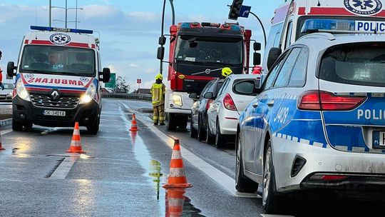Zderzenie dwóch samochodów na DK nr 45 – utrudnienia w kierunku Większyc