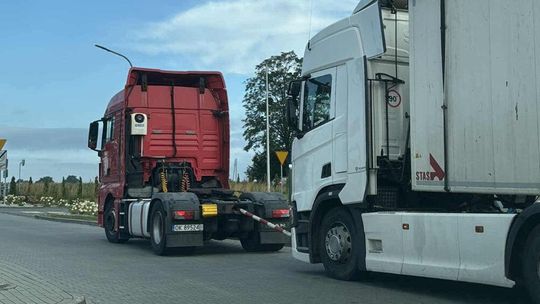 Zespusta ciężarówka zablokowała obwodnicę Kędzierzyna-Koźla