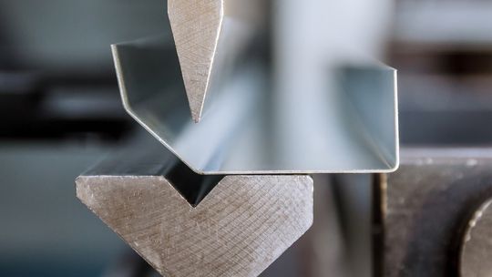 ZetMark – Zaawansowane metody gięcia blach stalowych i aluminiowych