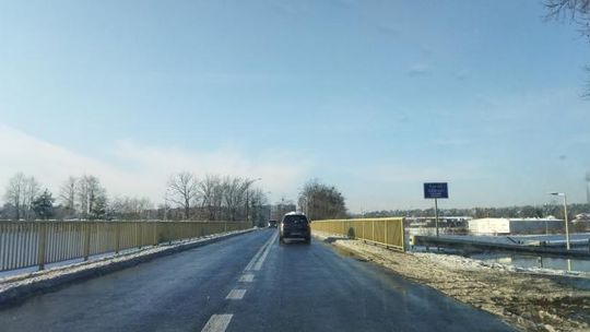 Zima zagościła na drogach Kędzierzyna-Koźla. Warto być przygotowanym na trudne warunki