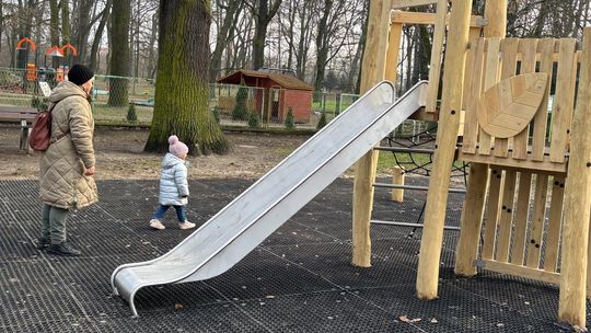 Zmiany na placu zabaw przy ul. Filtrowej. Maluchy mogą już testować nowe urządzenia Zmiany na placu zabaw przy ul. Filtrowej. Maluchy mogą już testować nowe urządzenia