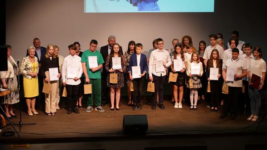 Zostali nagrodzeni za wyjątkowe osiągnięcia w nauce. ZDJĘCIA