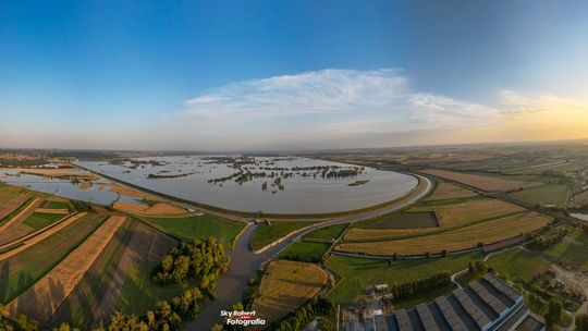 Zrzut wody ze zbiornika Racibórz Dolny wynosi ok. 780 m3/s i będzie utrzymywany w najbliższym czasie