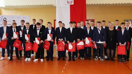 ZSTiO w Azotach uroczyście pożegnał swoich abiturientów. ZDJĘCIA