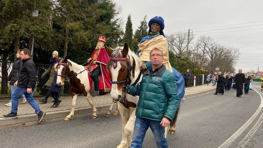 Żywa szopka i Orszak Trzech Króli w Sławięcicach. ZDJĘCIA