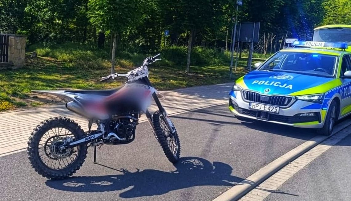 18-letni motocyklista zbiegł z miejsca zdarzenia, zostawiając ciężko rannego pasażera