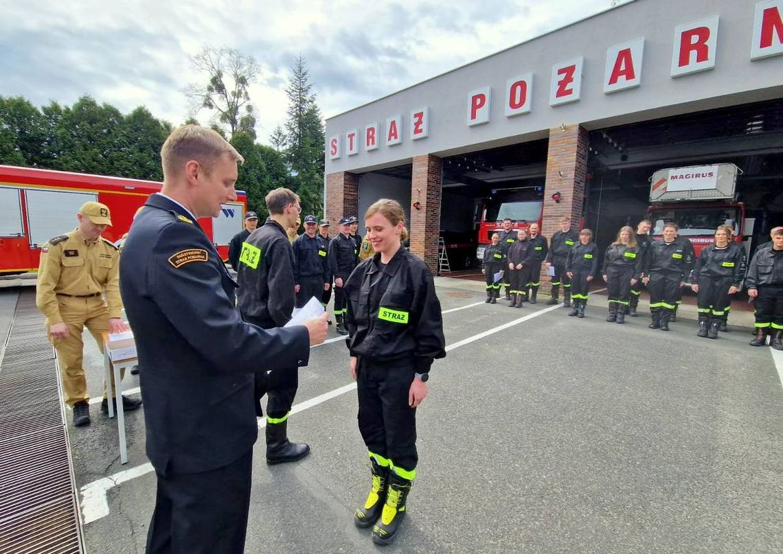 20 nowych adeptów pożarnictwa ukończyło szkolenie 20 nowych adeptów pożarnictwa ukończyło szkolenie