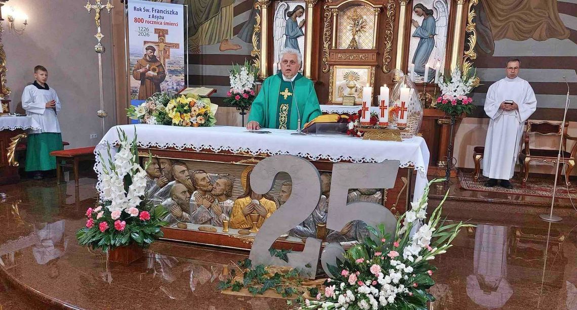 25 lat posługi ks. Bernarda Moci w Ostrożnicy. ZDJĘCIA 25 lat posługi ks. Bernarda Moci w Ostrożnicy. ZDJĘCIA