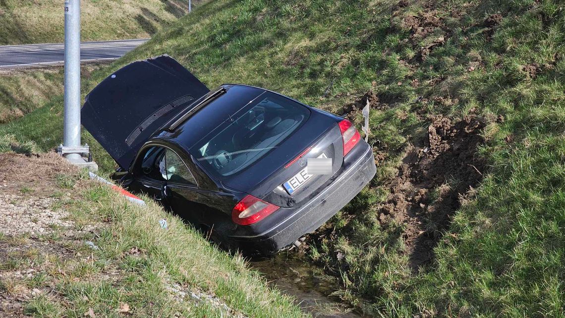 27-letni kierowca rozbitego mercedesa miał blisko 2 promile