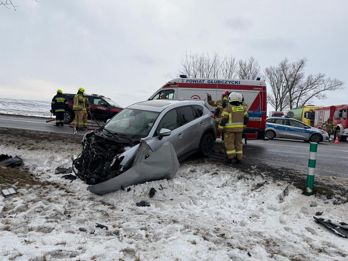 35-letnia kobieta wjechała w ciężarówkę. Wypadek na skrzyżowaniu DK38 z DW417