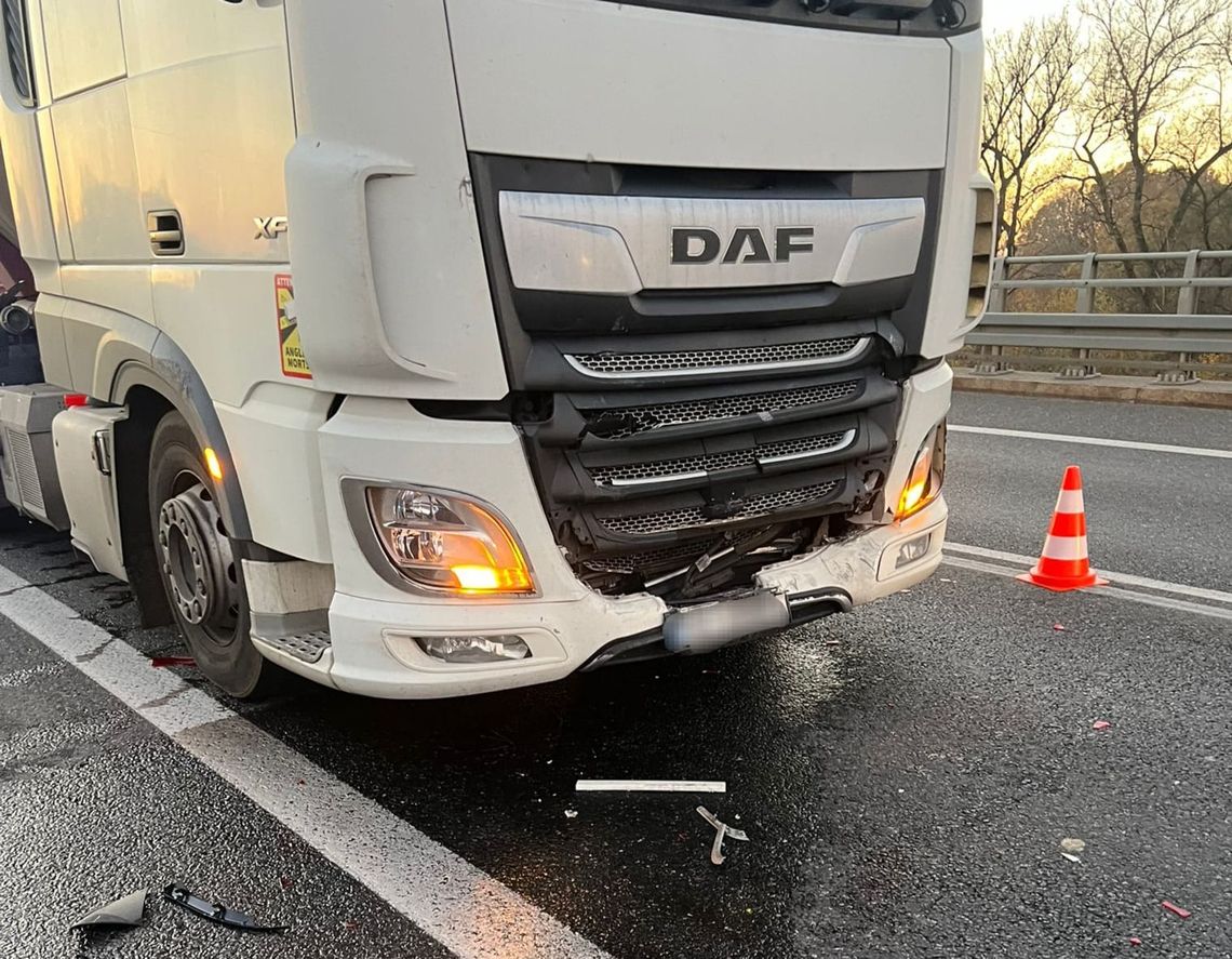 46-letnia kobieta trafiła do szpitala po zderzeniu trzech samochodów na obwodnicy Kędzierzyna-Koźla