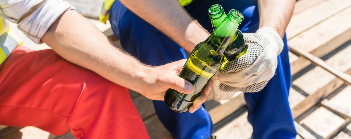 57-letni mężczyzna pracował mając 2,5 promila alkoholu. Kierownik zakładu wezwał policję