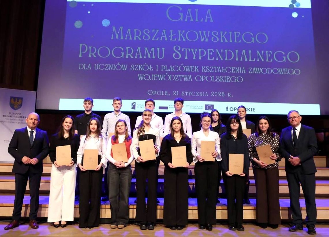 60 stypendystów z Kędzierzyna-Koźla. Publikujemy listę uczniów nagrodzonych przez marszałka. ZDJĘCIA