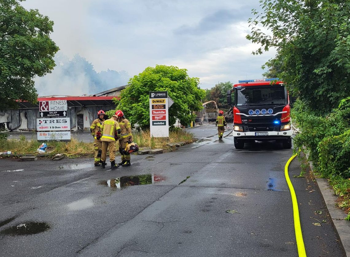 Akcja gaśnicza pożaru hali przy ul. Stalmacha została zakończona. Teraz czas na działania śledczych