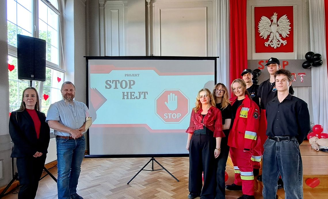 Akcja „Stop Hejt” w kozielskim ogólniaku. ZDJĘCIA Akcja „Stop Hejt” w kozielskim ogólniaku. ZDJĘCIA